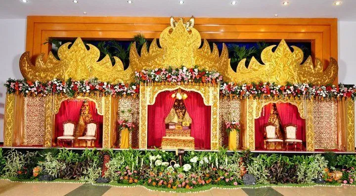 7 Pelaminan Tradisional Unik yang Bisa Jadi Referensi Kamu Menikah Nanti 13