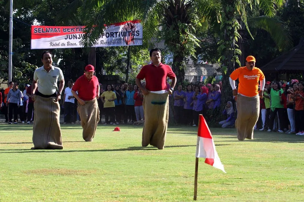 Selain 'Om Telolet Om', 7 Hal Ini Bisa Bikin Rakyat Indonesia Kompak. Nggak Pandang Latar Belakang! 14