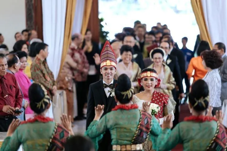 Mengenal Tradisi Membayar Uang Sinamot, Budaya Mahar Pernikahan Adat Batak yang Dikenal Mahal Itu 11