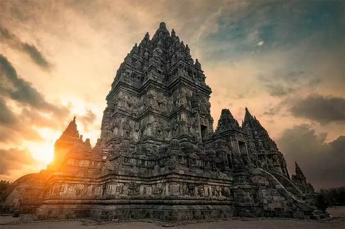 Begini Kondisi Reruntuhan Candi Prambanan Saat Pertama Ditemukan. Hancur dan Begitu Mengenaskan! 9