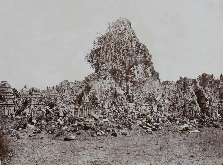 Begini Kondisi Reruntuhan Candi Prambanan Saat Pertama Ditemukan. Hancur dan Begitu Mengenaskan! 16