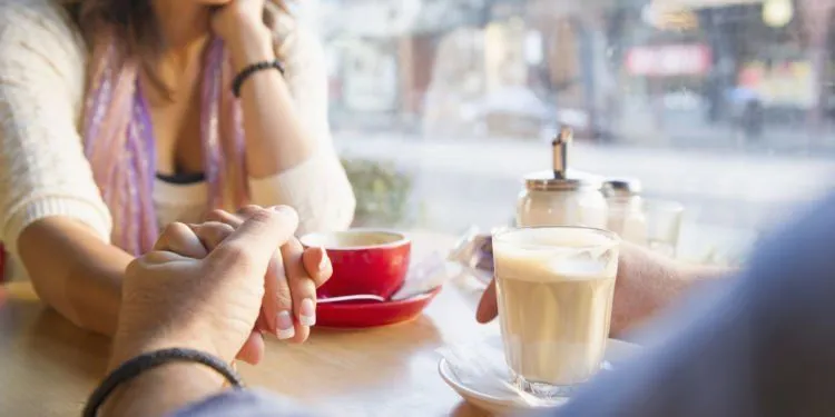 6 Perilaku Cewek yang Bakal Bikin Pasangannya Bahagia. Semua Cowok Mendambakan Cewek Kayak Gini! 11