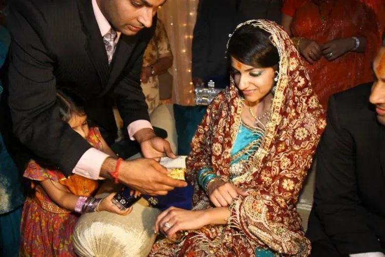 6 Proses Pernikahan India yang Menarik dan Glamor. Para Bollywood Mania Wajib Tahu 11