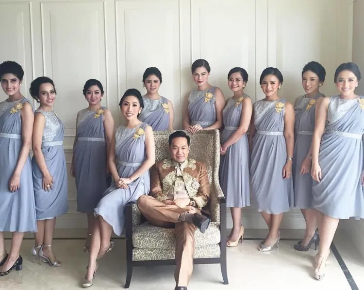 16+ Ide Seragam Bridesmaid yang Nggak Melulu Kebaya 28
