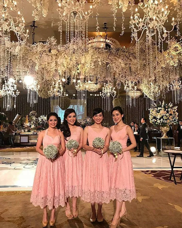 16+ Ide Seragam Bridesmaid yang Nggak Melulu Kebaya 21