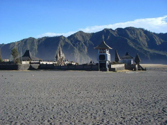 Ada Sekelumit Misteri di Balik Keindahan Gunung Bromo. Kamu Harus Hati-hati Saat Liburan ke Sana! 7