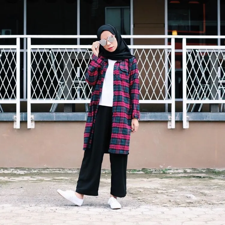 9 Ide Tampil Santai dan Elegan dengan Kemeja Longgar. Cantik 'Kan Nggak Harus Berlebihan! 10