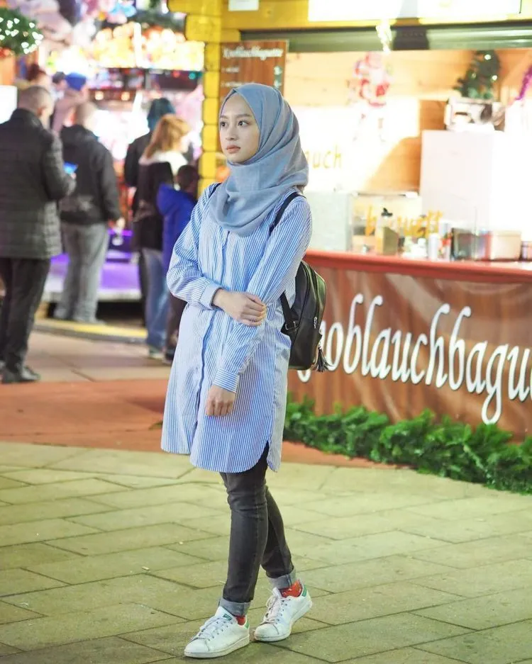 9 Ide Tampil Santai dan Elegan dengan Kemeja Longgar. Cantik 'Kan Nggak Harus Berlebihan! 17