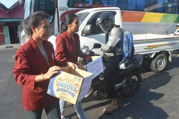 Selain 'Om Telolet Om', 7 Hal Ini Bisa Bikin Rakyat Indonesia Kompak. Nggak Pandang Latar Belakang! 13
