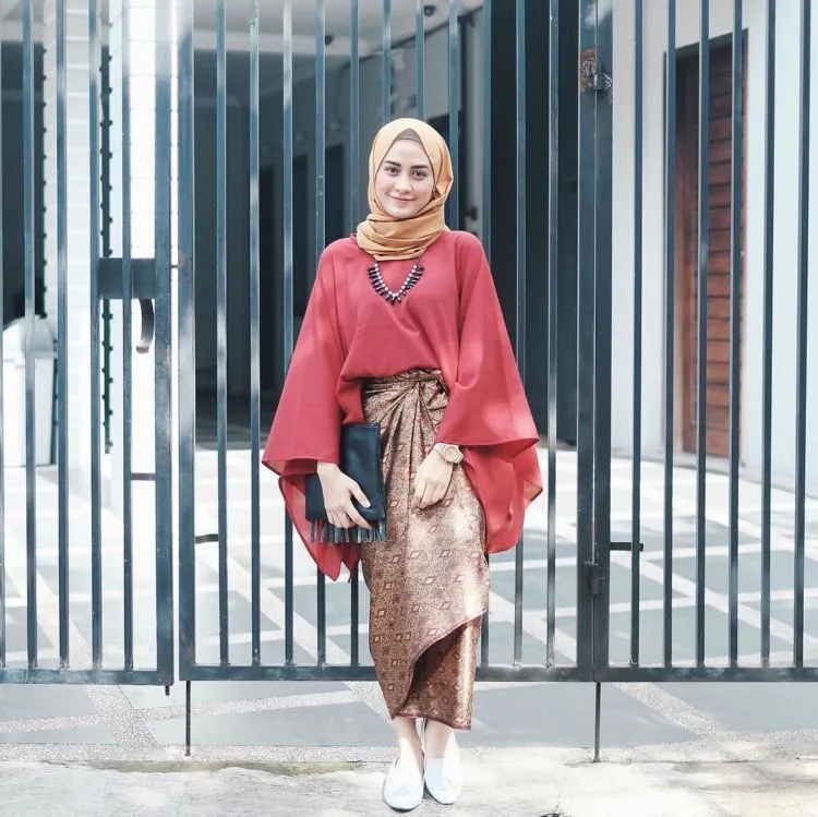 7 Cara Memadukan Kain Lilit Buat Segala Acara. Kapan Lagi Bisa Tampil Modis Tapi Tetap Sederhana? 11