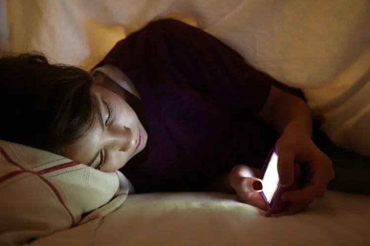 Suka Kaget Bangun Tidur Tiba-Tiba Muncul Jerawat di Muka? Atasi dengan 8 Cara Ini, Deh! 11