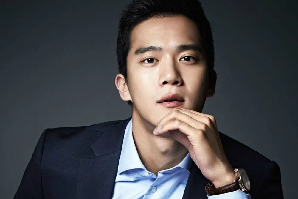 10 Ahjussi Ganteng yang Lahir di Tahun 80-an Awal Tapi Wajah dan Senyumnya Masih Rasa Oppa 90-an 19