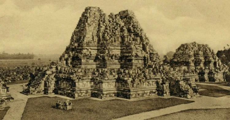 Begini Kondisi Reruntuhan Candi Prambanan Saat Pertama Ditemukan. Hancur dan Begitu Mengenaskan! 14