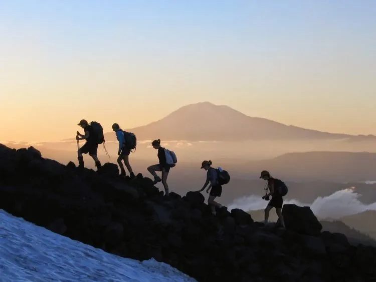 Mitos Tentang Pantangan Pendaki Berjumlah Ganjil Memang Bikin Penasaran. Seberapa Bahaya, Sih? 6 myth, hike, mountain