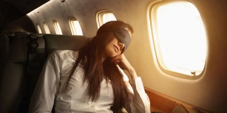 Baru Pertama Kali Naik Pesawat? Terapkan 10 Panduan Ini Biar Kamu Nggak Kebingungan di Bandara 18 tips on a plane