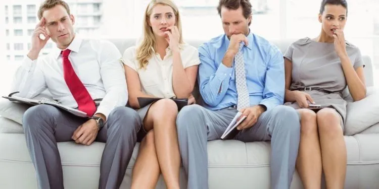 7 Bahasa Tubuh yang Harus Dihindari Saat Wawancara Kerja. Perusahaan Manapun Nggak Akan Menyukainya 13 gesture, body language, interview