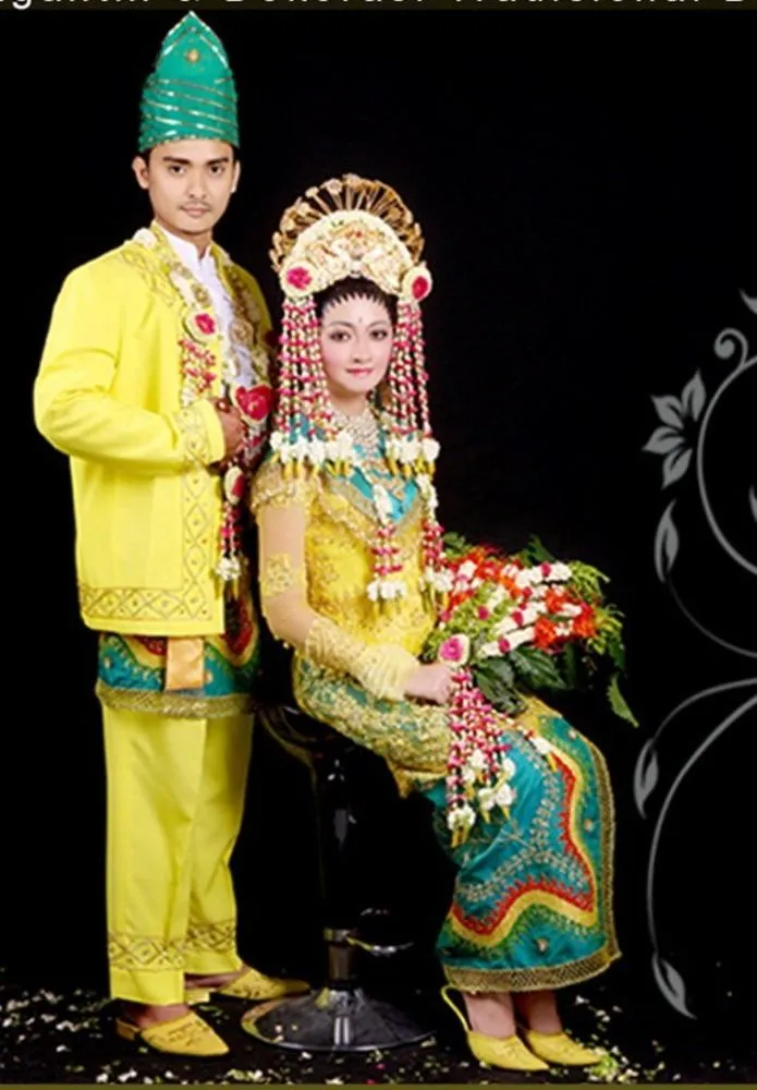 7 Busana Pengantin Daerah Nusantara. Kenali Dulu, Siapa Tahu Jodohmu dari Sana 14
