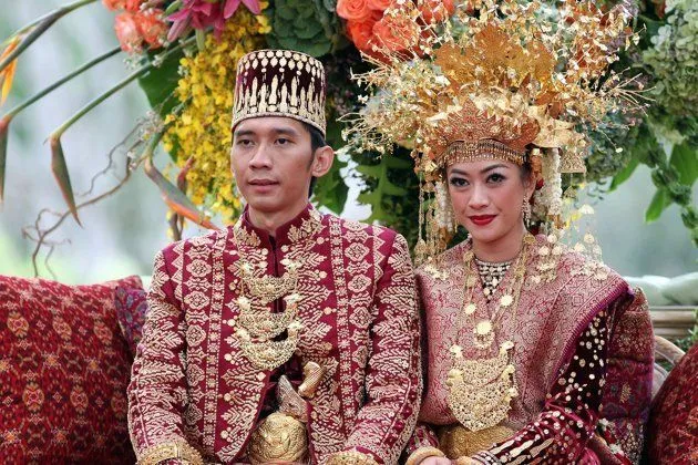 7 Busana Pengantin Daerah Nusantara. Kenali Dulu, Siapa Tahu Jodohmu dari Sana
