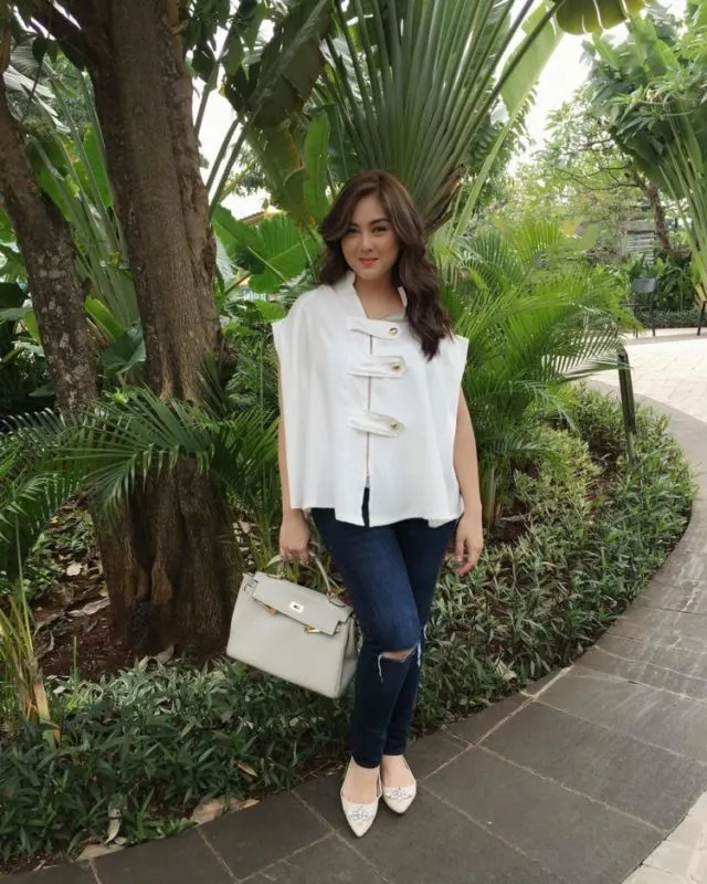 Kelak Jika Kamu Jadi Ibu Menyusui, Baju Unik dari 6 Selebgram Ini Bisa Jadi Inpirasi 9
