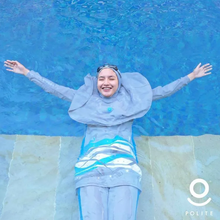 9 Tips Baju Liburan untuk yang Berhijab. Nyaman Tanpa Terlihat Rempong 17