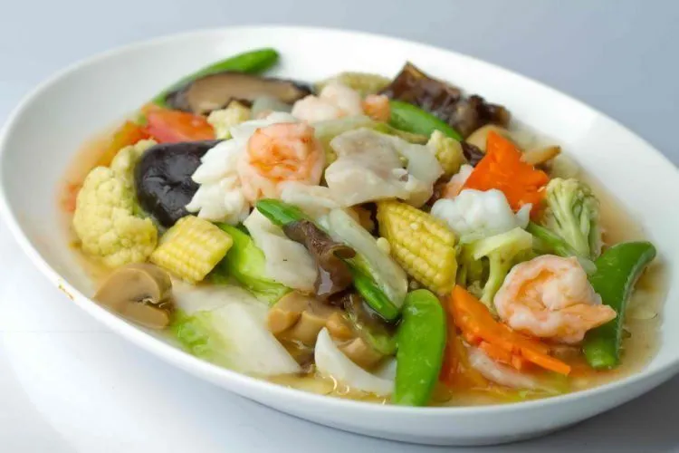 Luluhkan Hati Calon Mertua Itu Gampang Kok. Bawain Saja 8 Makanan Ini! 14