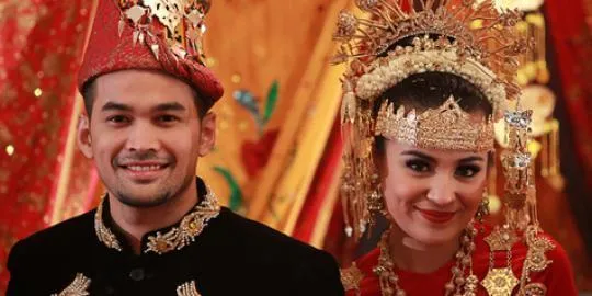 7 Busana Pengantin Daerah Nusantara. Kenali Dulu, Siapa Tahu Jodohmu dari Sana 9