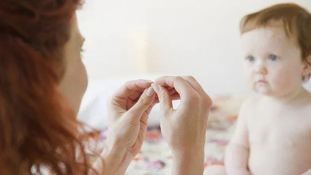 Tak Perlu Disuapi atau Selalu Ditemani, 16 Gambar Parenting yang Mendidik Anak Mandiri Sejak Bayi 17