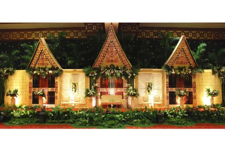 7 Pelaminan Tradisional Unik yang Bisa Jadi Referensi Kamu Menikah Nanti 14