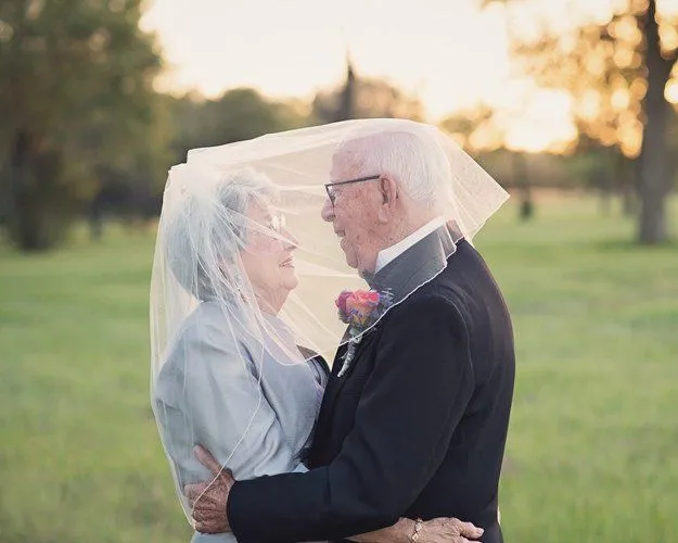 Pasangan Ini Akhirnya Gelar Sesi Foto Pernikahan Setelah Nunggu 70 Tahun, Pasti Malah Lebih Romantis