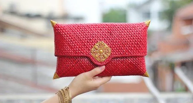 7 Dompet Clucth yang Minta Banget Diajak Kondangan, Meski Nggak Ada Gandengan 13