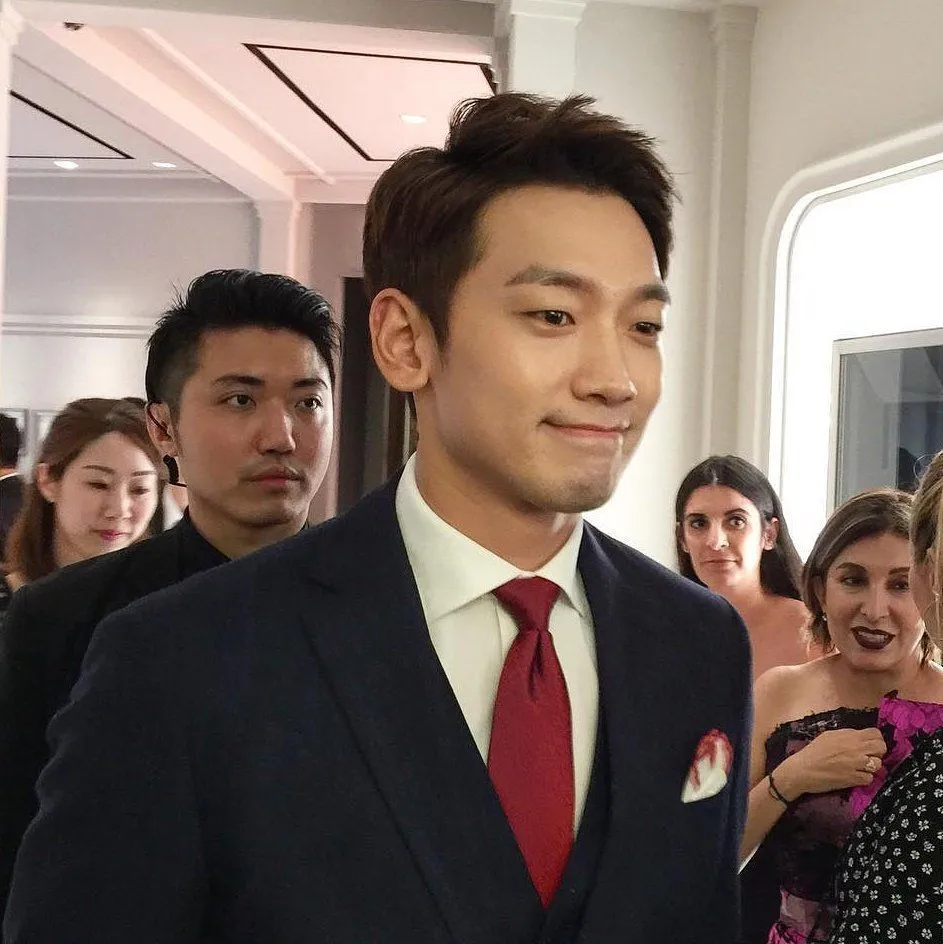 10 Ahjussi Ganteng yang Lahir di Tahun 80-an Awal Tapi Wajah dan Senyumnya Masih Rasa Oppa 90-an 18