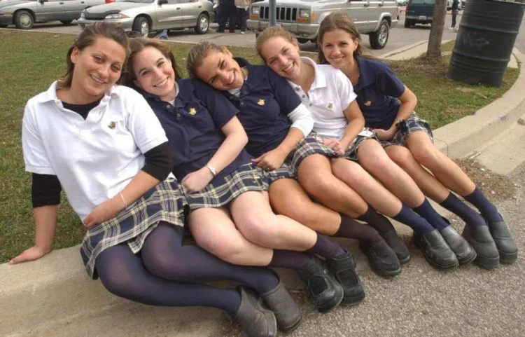 9 Negara dengan Seragam Sekolah yang Dikenal Seksi. Hayo, Para Siswa Harus Tetap Fokus Belajar Ya Nak 14