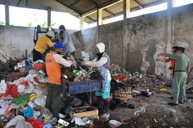 Tahun 2016, Negara Kita Jadi Penyumbang Sampah Plastik Terbesar Ke-2 di Dunia. Jangan Jadi No.1 Deh! 8