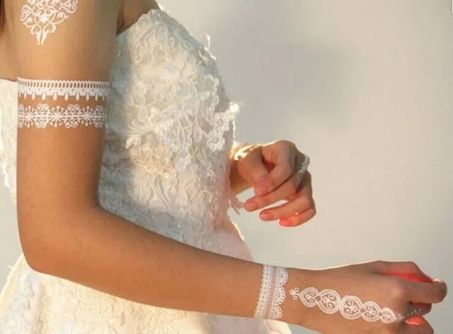 16+ Inspirasi Henna Putih Simple untuk Hari Pernikahanmu 29