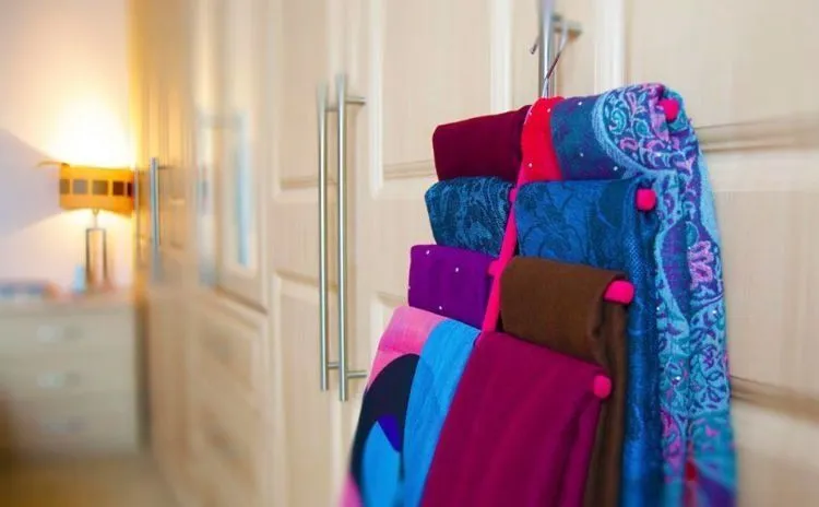 4 Aturan Pokok Sebelum Kamu Membeli Jilbab. Perhatikan, Atau Kamu Akan Terjebak! 6