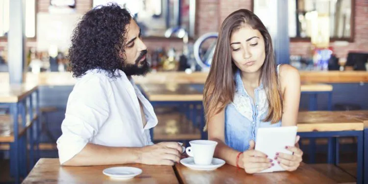 Daripada Batal Nikah, Para Cewek Jangan Pernah Melakukan 5 Hal Ini ke Cowoknya Menjelang Hari-H 6