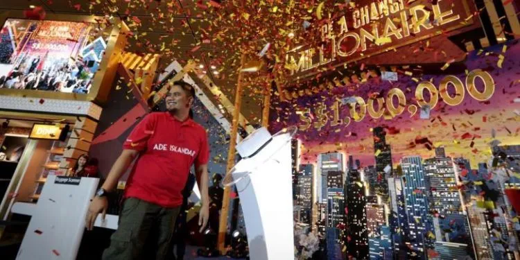 Gokil, Gara-gara Beli 1 Kaos Doang, Pria Ini Dapat Hadiah 9,3 Milyar dari Bandara Changi, Singapura! 6
