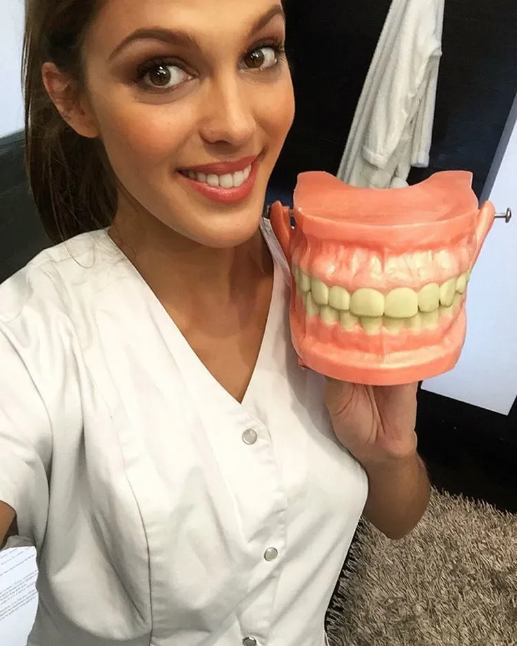 Inilah 6 Hal yang Bisa Kamu Ambil dari Kemenangan Iris Mittenaere - Miss France yang Berhasil Jadi Miss Universe 2017 9