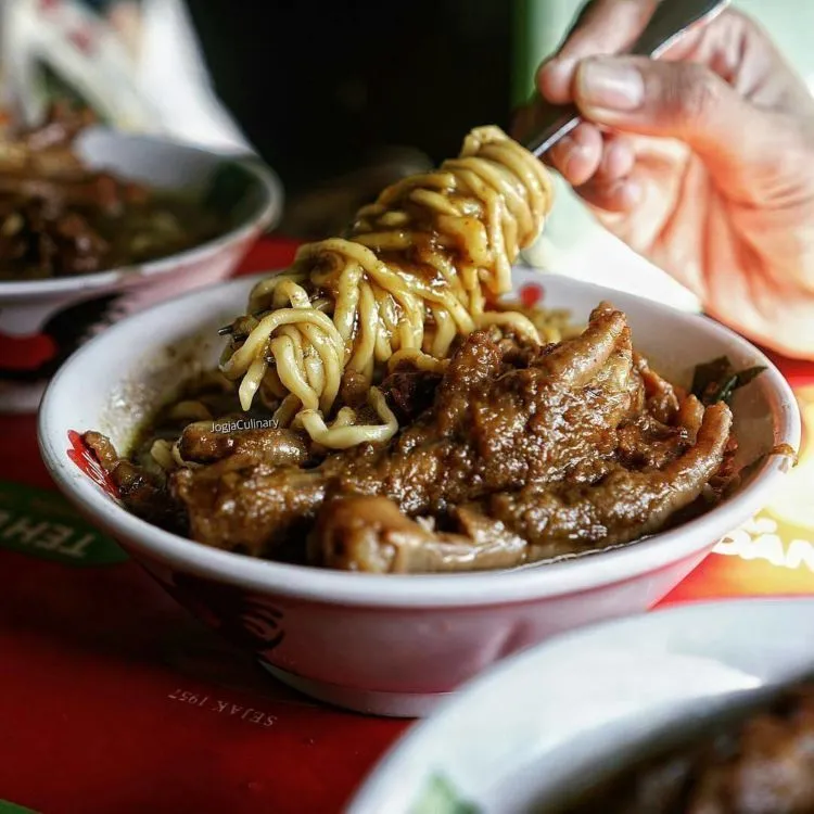 20 Kuliner Legendaris yang Bikin Kamu Baper Pengen ke Jogja! Ah, Rasanya Ngangenin Banget 21