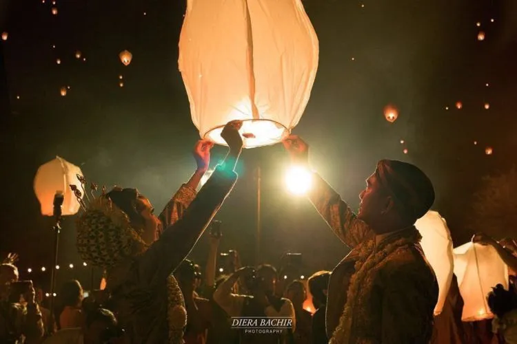 16 Inspirasi Pernikahan Berlatar Candi Borobudur dan Sawah, Ciptakan Momen Istimewa Tak Terlupakan 29