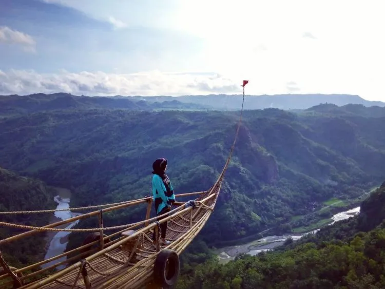 Bagi Pecinta Selfie, Bukit Mojo di Mangunan Harus Segera Kamu Datangi. Lagi Ngehits Banget Nih! 11