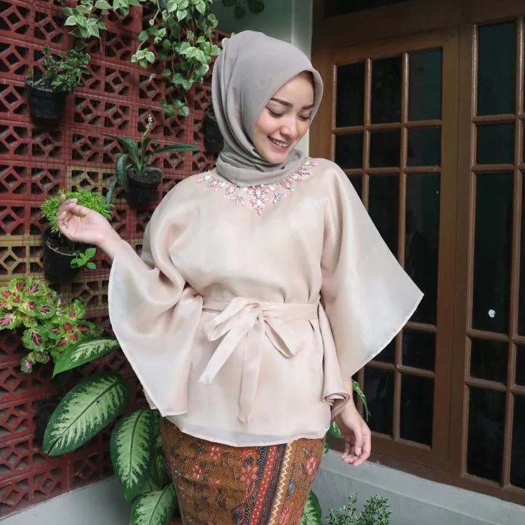 8 Inspirasi Busana Pastel dari Lamaran Laudya Cynthia Bella. Untuk Mewah Tak Harus Cerah! 14