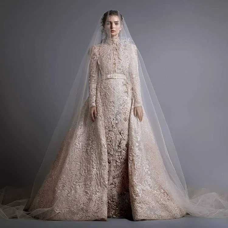 15 Gambar Ini Buktikan Glamornya Adat Pernikahan A la Arab, Pun Ternyata Nggak Selalu Berhijab 26
