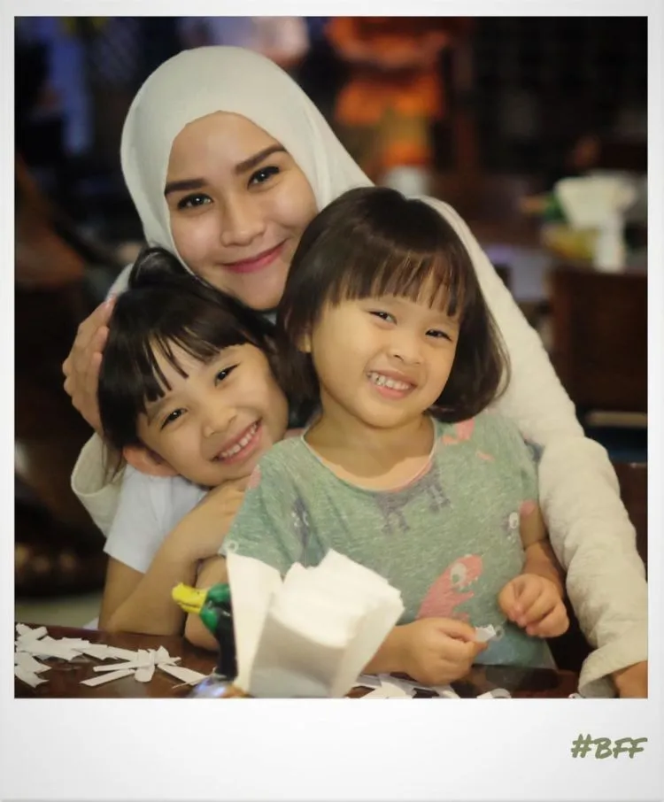 Menebak-nebak Bagaimana Cara Zaskia Mecca Mendidik Anak-anaknya. Mereka Cerdas Semua! 16