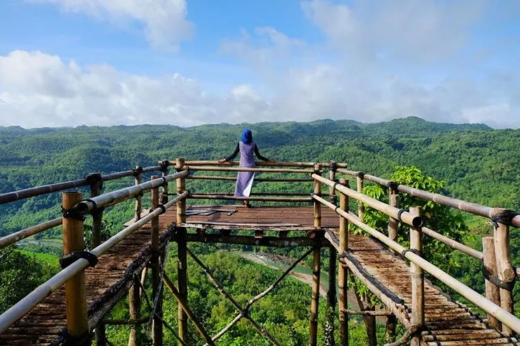 Bagi Pecinta Selfie, Bukit Mojo di Mangunan Harus Segera Kamu Datangi. Lagi Ngehits Banget Nih! 19