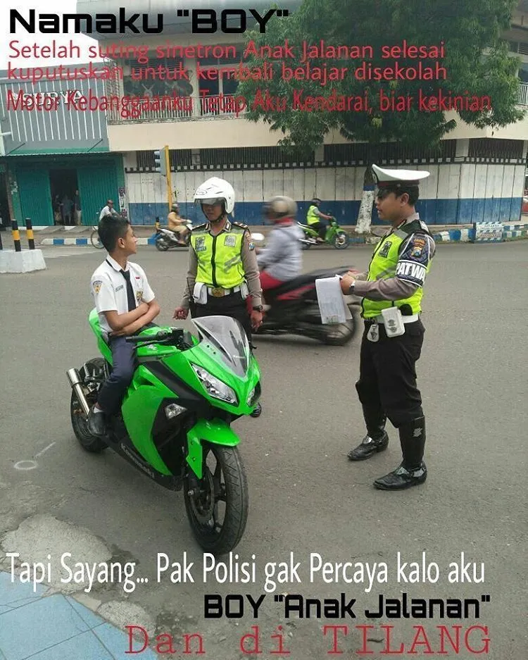 Kocak! Lagi Ditilang, Anak SMP yang Pakai Motor Sport Ini Malah Pasang Gaya Ala Boy ‘Anak Jalanan’ 5
