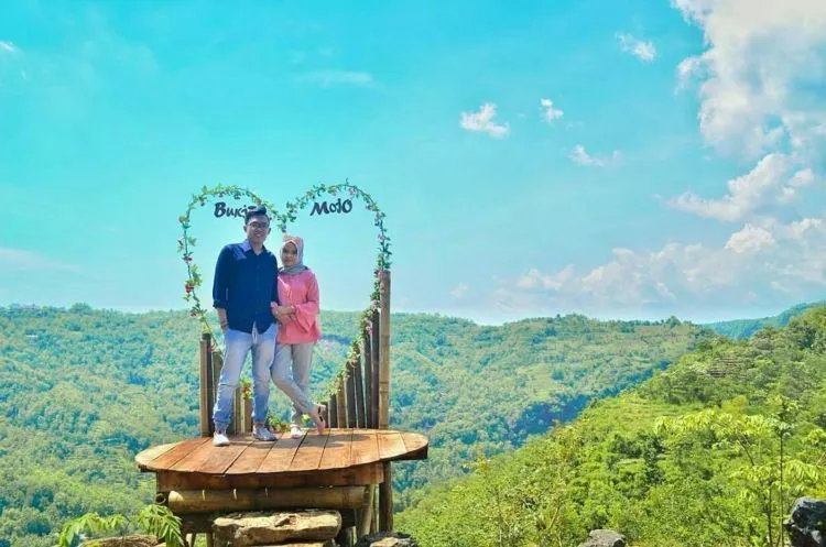 Bagi Pecinta Selfie, Bukit Mojo di Mangunan Harus Segera Kamu Datangi. Lagi Ngehits Banget Nih! 12