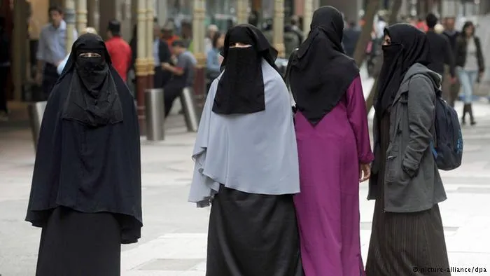 Dengan Dalih Cegah Terorisme, 8 Negara Ini Larang Muslimah Menutup Aurat Sepenuhnya 17