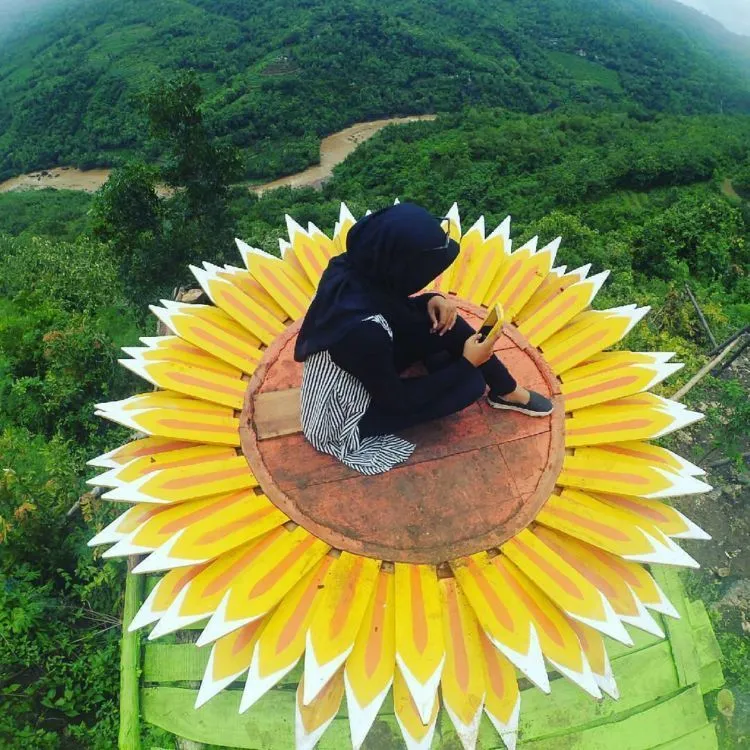 Bagi Pecinta Selfie, Bukit Mojo di Mangunan Harus Segera Kamu Datangi. Lagi Ngehits Banget Nih! 17