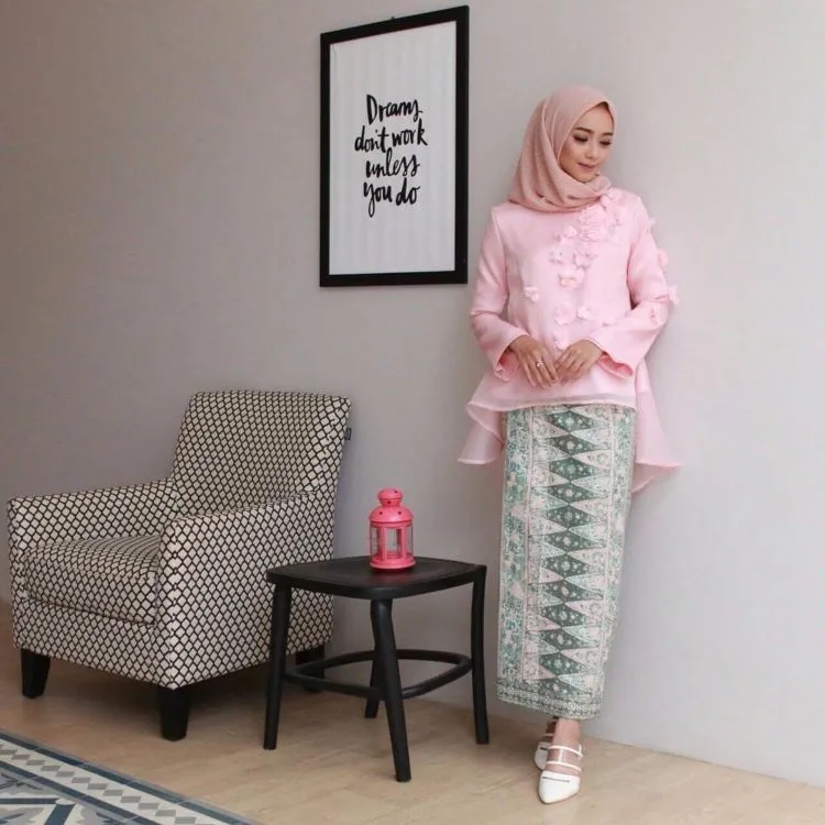 8 Inspirasi Busana Pastel dari Lamaran Laudya Cynthia Bella. Untuk Mewah Tak Harus Cerah! 13